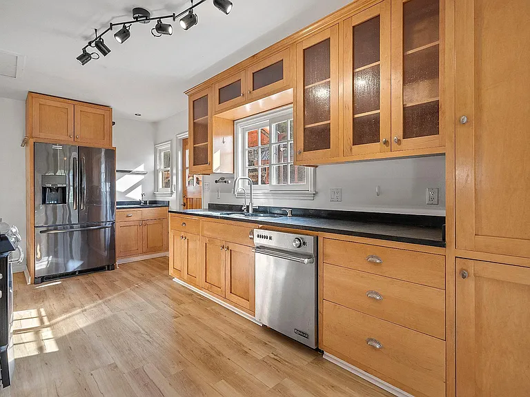 4044 Huron Ave — Photo 4
