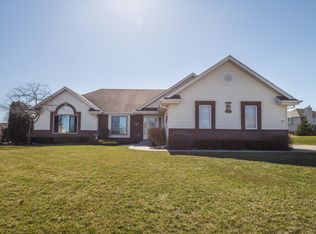 519 Eastern Trl, Mukwonago, WI 53149