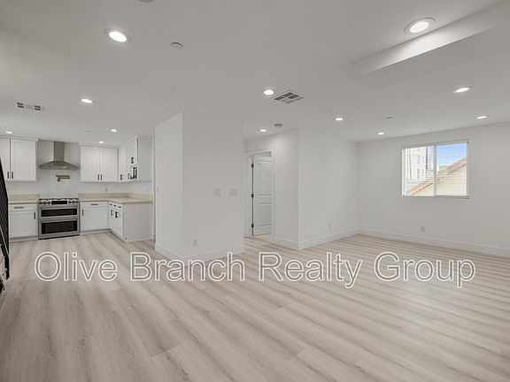 4th image of 637 N Kingsley Dr #1