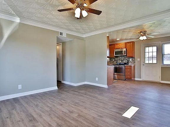 3rd image of 152 Springwood Dr