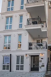 21 North Henry Street in Williamsburg