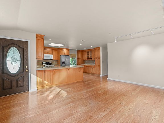 3rd image of 3993 Bucknall Rd
