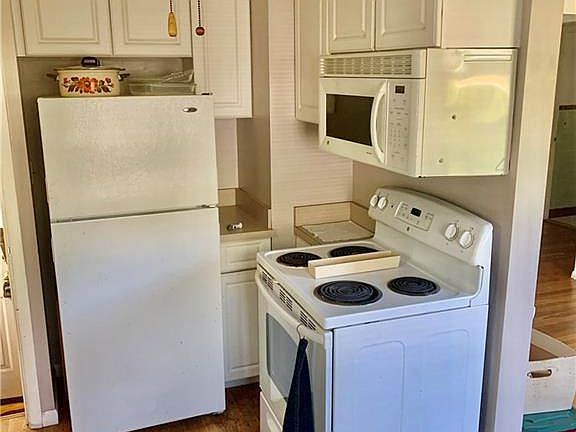 2nd image of 14504 Orchard Park Ave