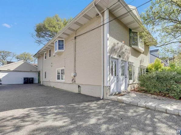 213 E Johnson Ave, Bergenfield, NJ 07621