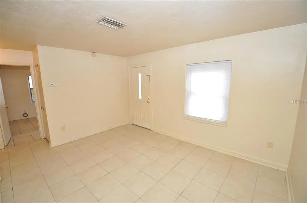 3 bed, 1.0 bath, 1224 sqft, $1,550 — Photo 3