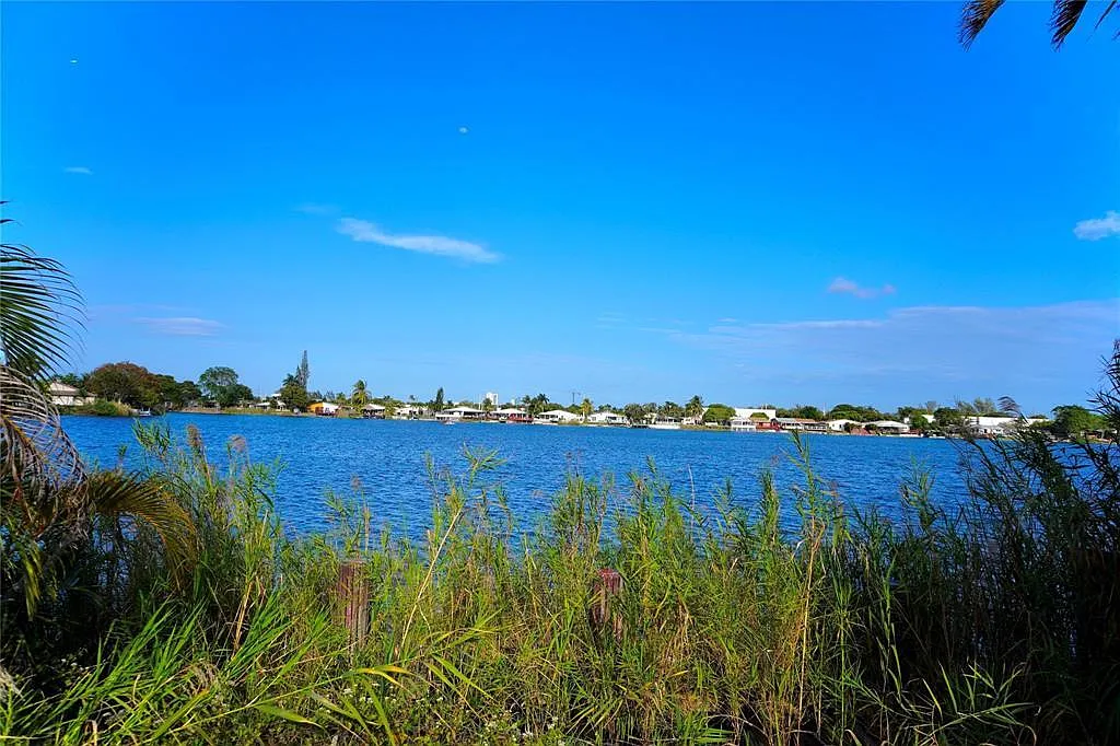 3 bed, 2.0 bath, 1248 sqft, $2,900 — Photo 2