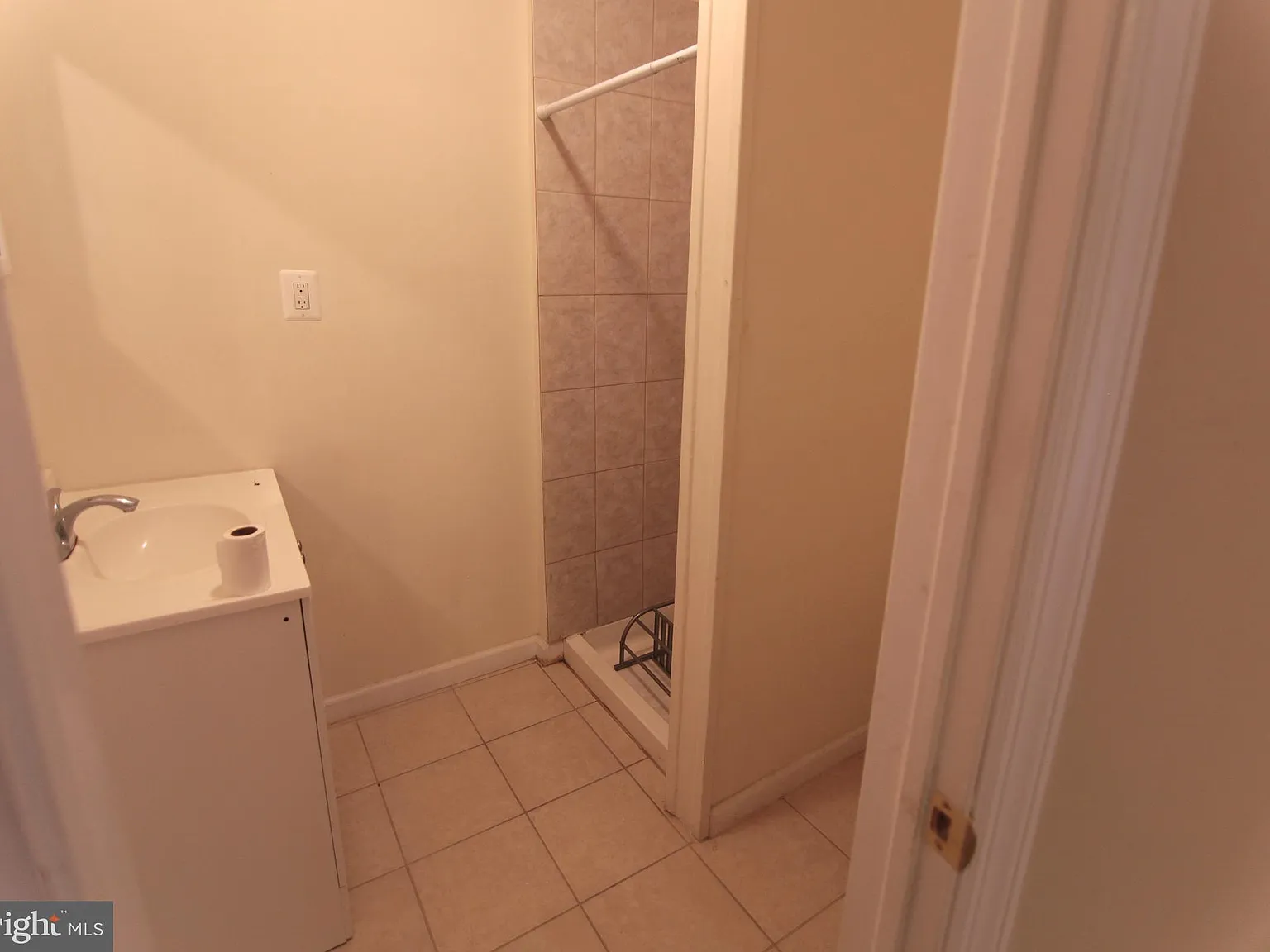 3 bed, 1992 sqft, $2,250 — Photo 4