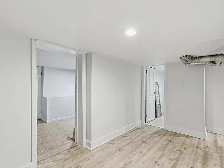 4318 Lawrence St — Photo 18