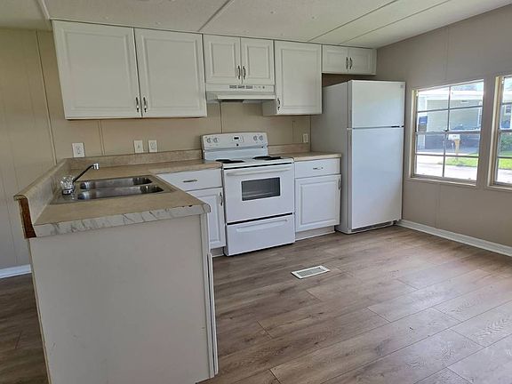 5th image of 5826 E Lake Dr