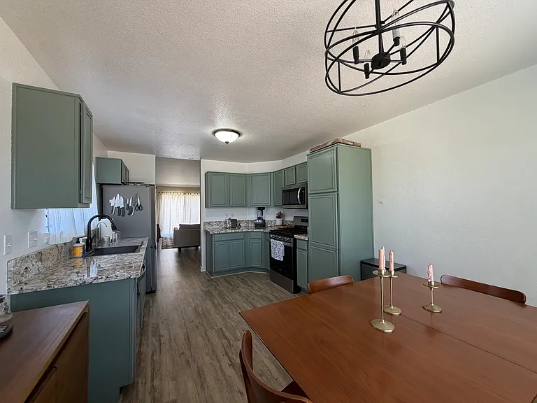 974 Hilltop Dr — Photo 25