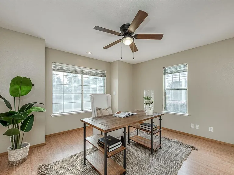 2559 Dennis Ave — Photo 11