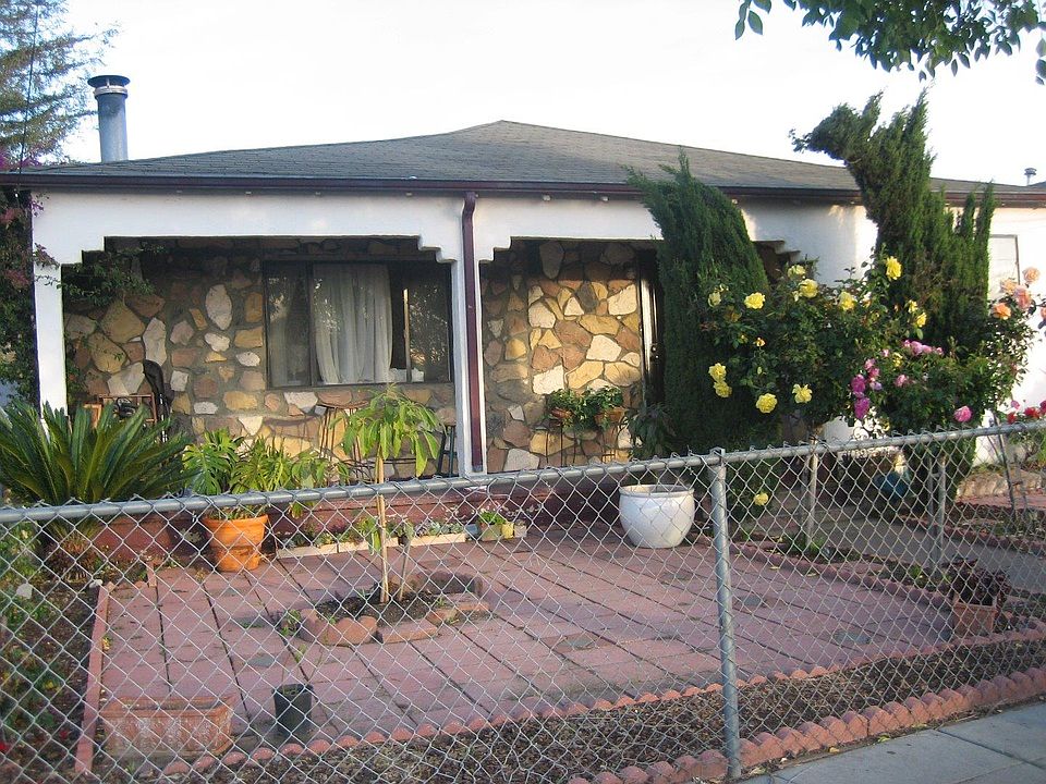 1st image of 327 Hemlock Ave