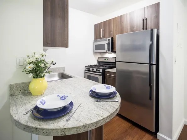 1 Wall Street Court image 1 of 4