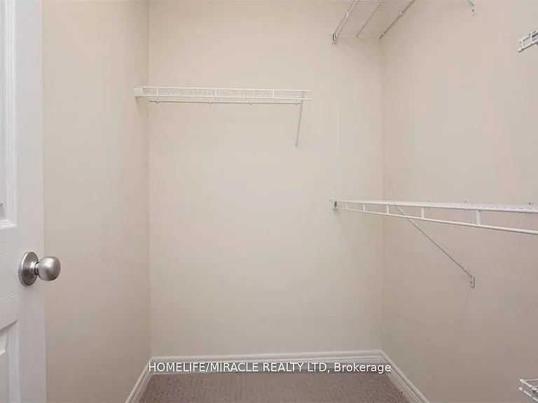 11 Sandybay Ave — Photo 16