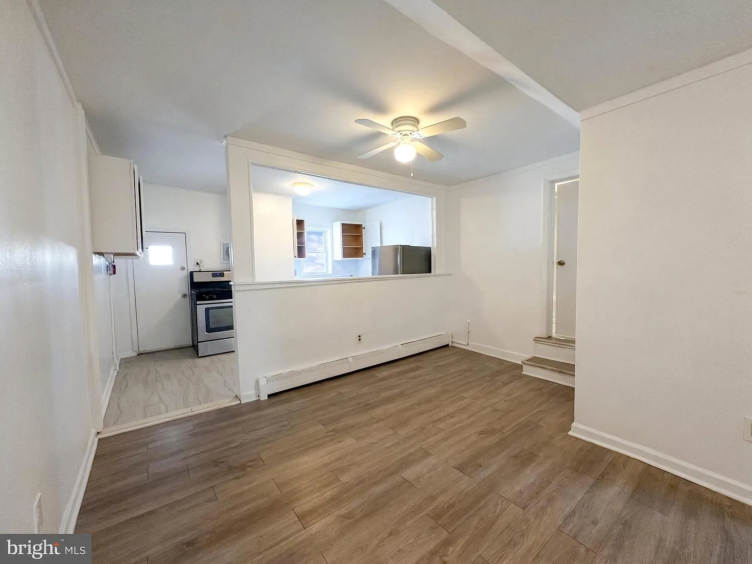 2 bed, 1.0 bath, 700 sqft, $1,300 — Photo 4