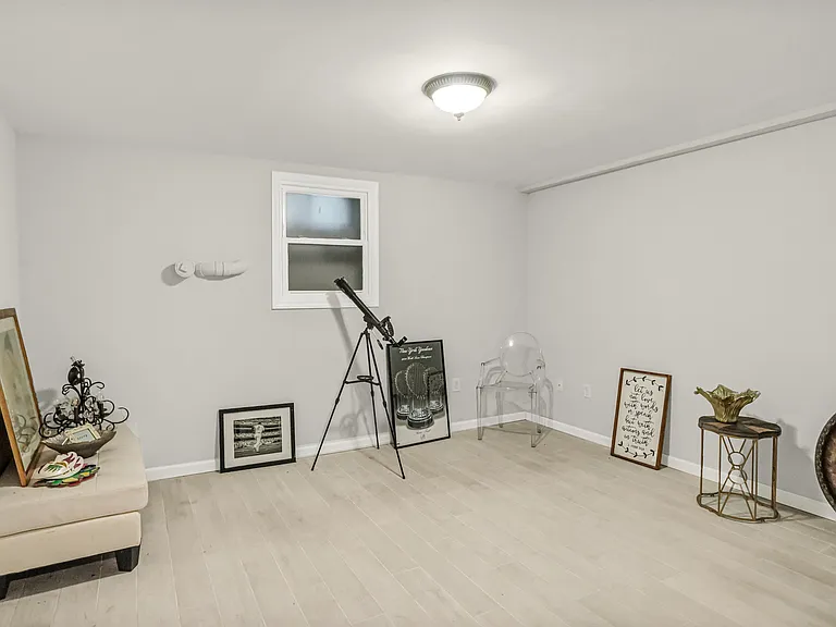 4 McNamara Dr — Photo 29