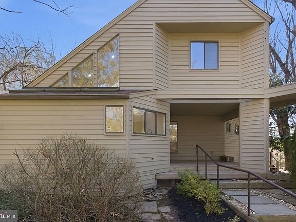 3rd image of 1671 Cedar Hollow Way