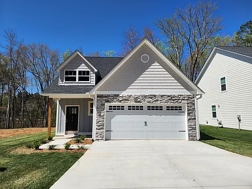 234 Slade Ln Photo 1