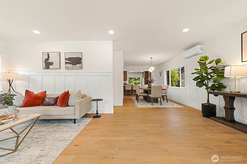4th image of 520 30th Avenue E