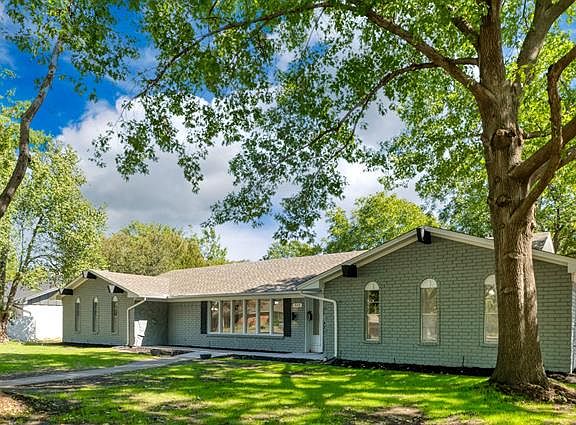 3rd image of 512 Tanglewood Dr S