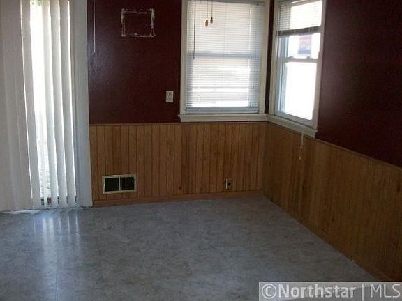3rd image of 1623 Gervais Ave E