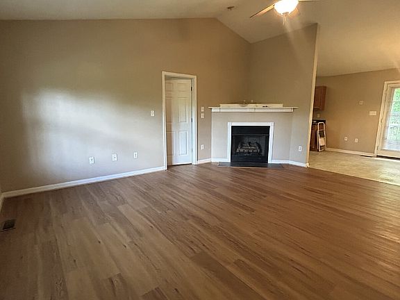 2nd image of 427 Vesey Dr