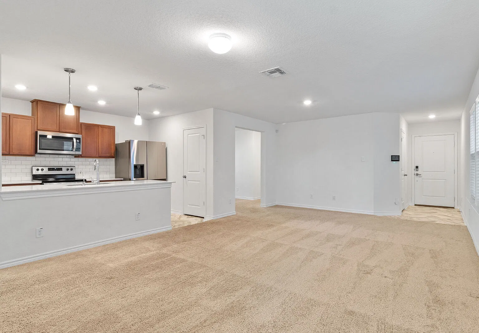 3 bed, 2.0 bath, 1416 sqft, $1,630 — Photo 4