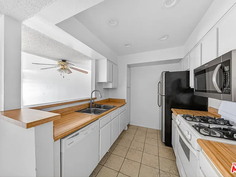 1118 Valencia St #310 — Photo 9