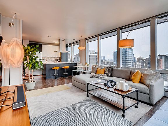 5th image of 1300 N Astor St Unit 25C
