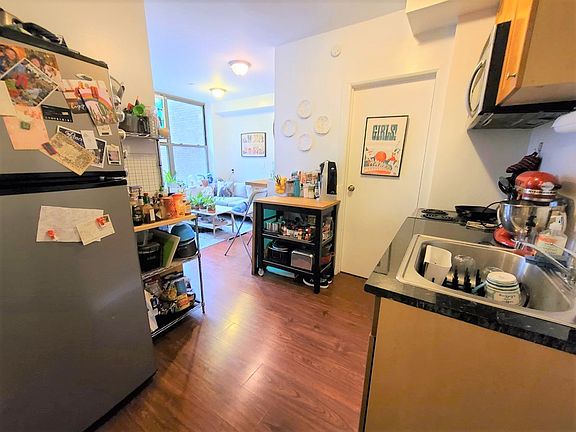 4th image of 73 Pineapple St APT 1R
