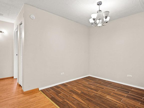 5th image of 266 Shorewood Dr