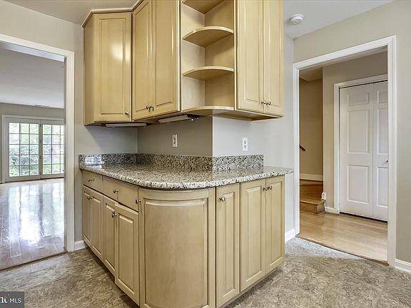 5th image of 760 Azalea Dr