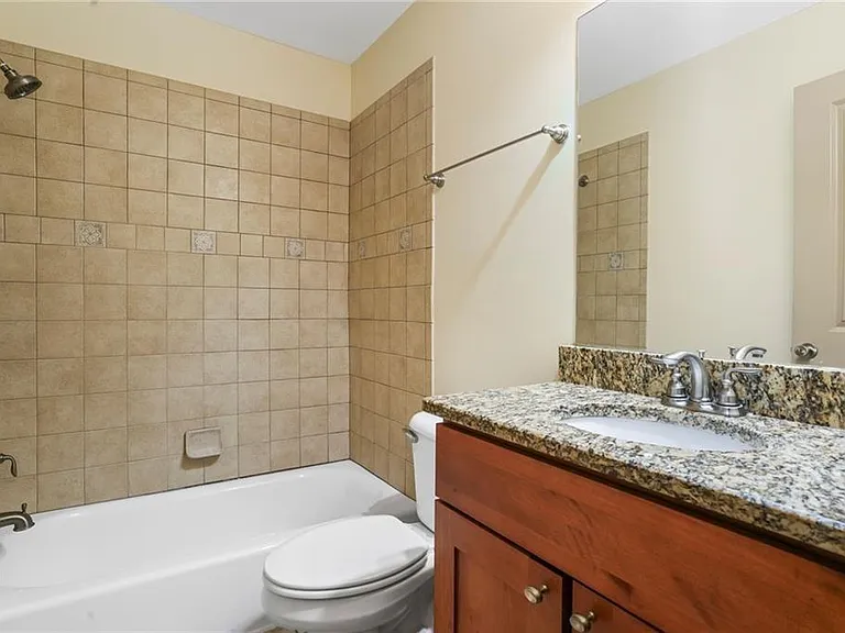 708 Madison Ln SE — Photo 15