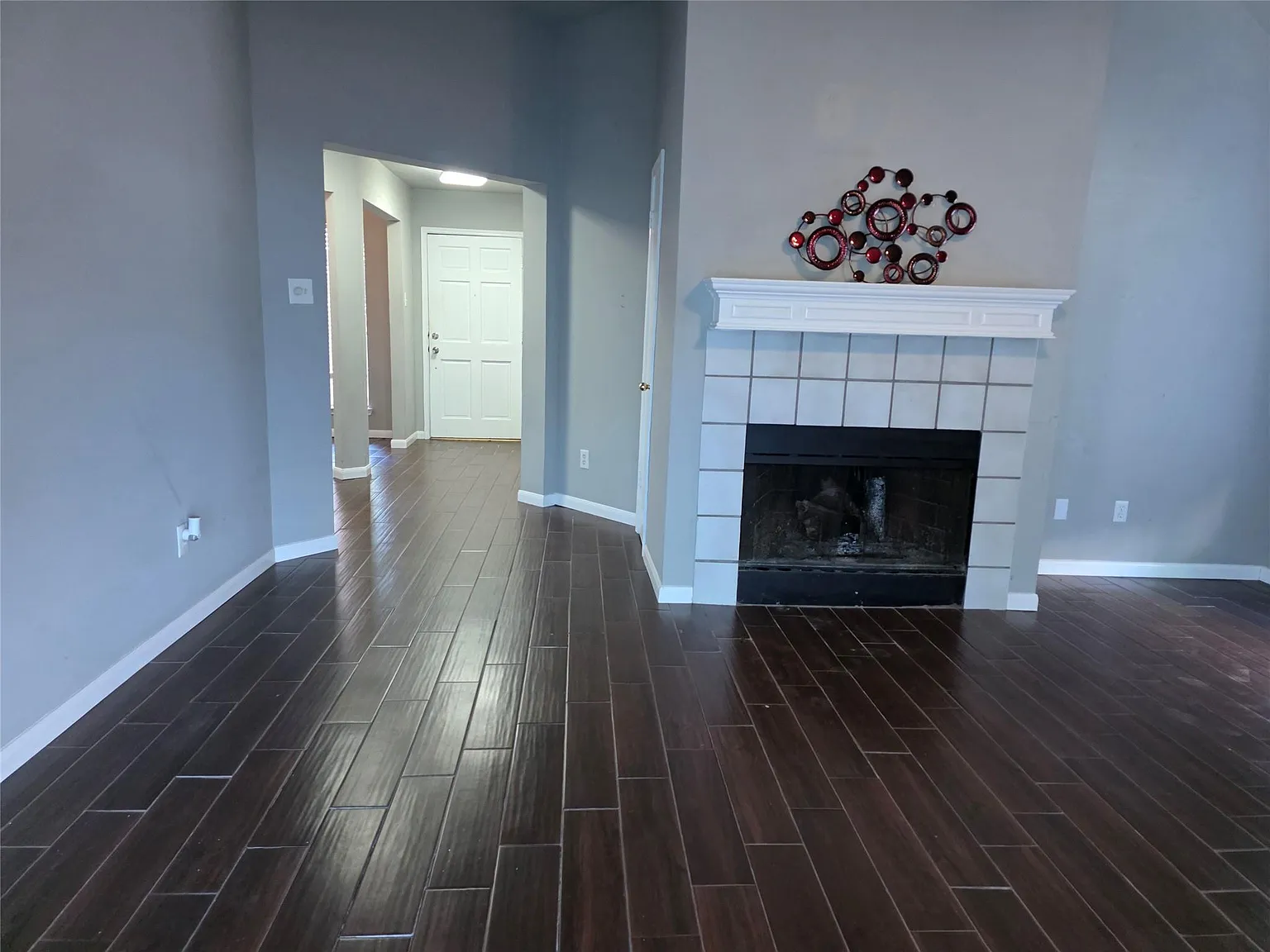 3 bed, 2.0 bath, 1713 sqft, $2,200 — Photo 3
