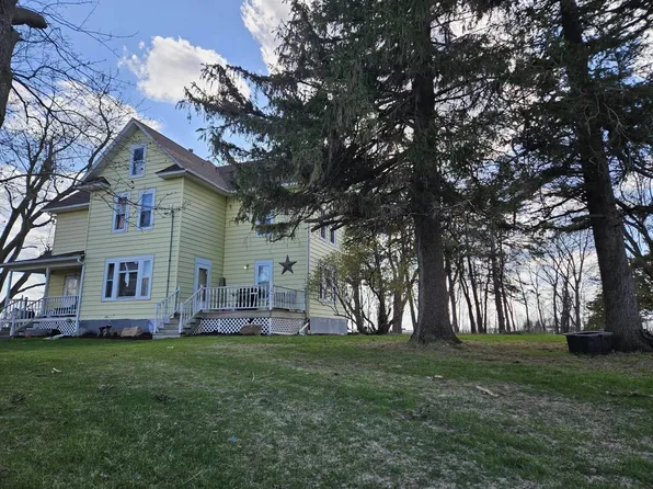 22387 130th St, Sumner, IA 50674