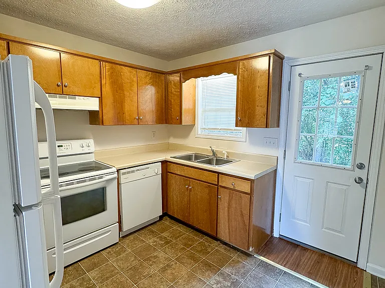 628 Florida St NW — Photo 3
