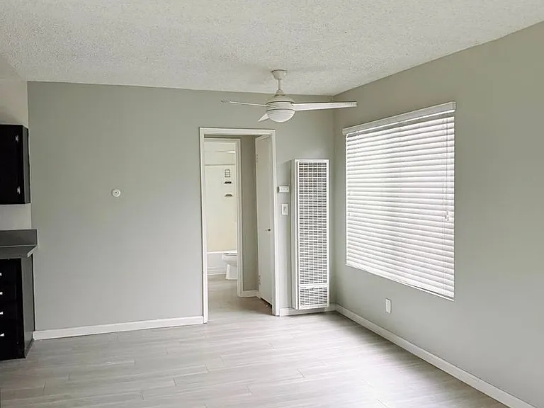 Stonegate Manor — Photo 12
