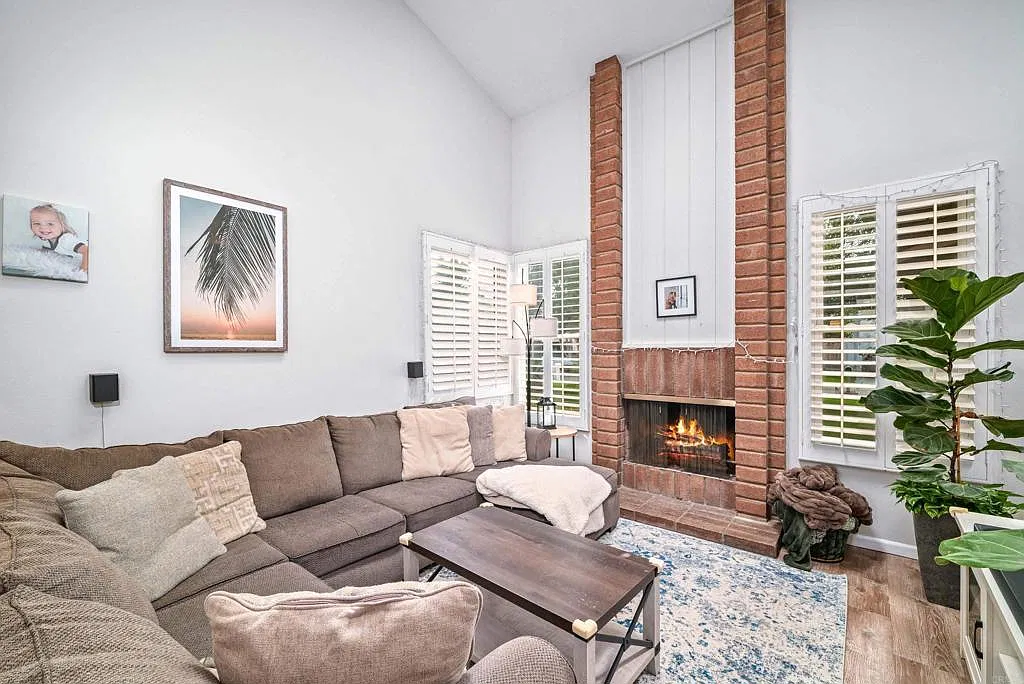 4 bed, 2111 sqft, $4,700 — Photo 4