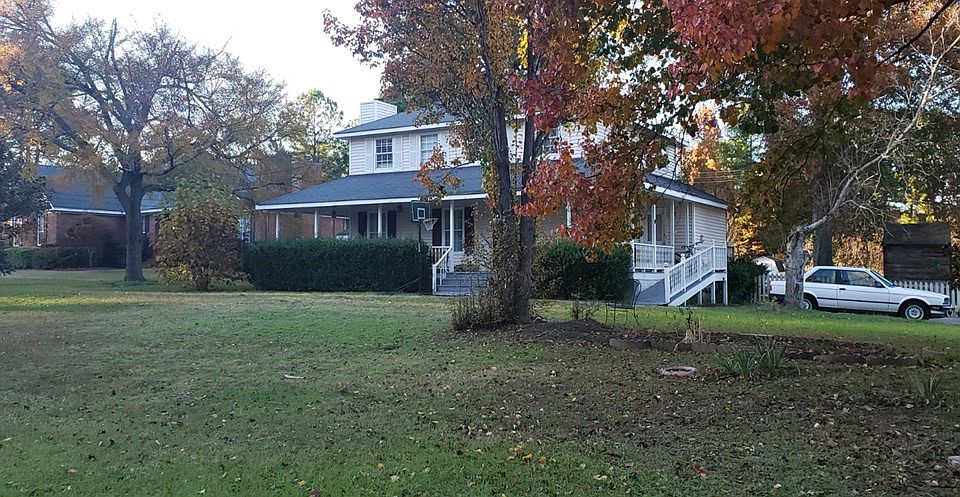 2nd image of 702 Riverbend Dr