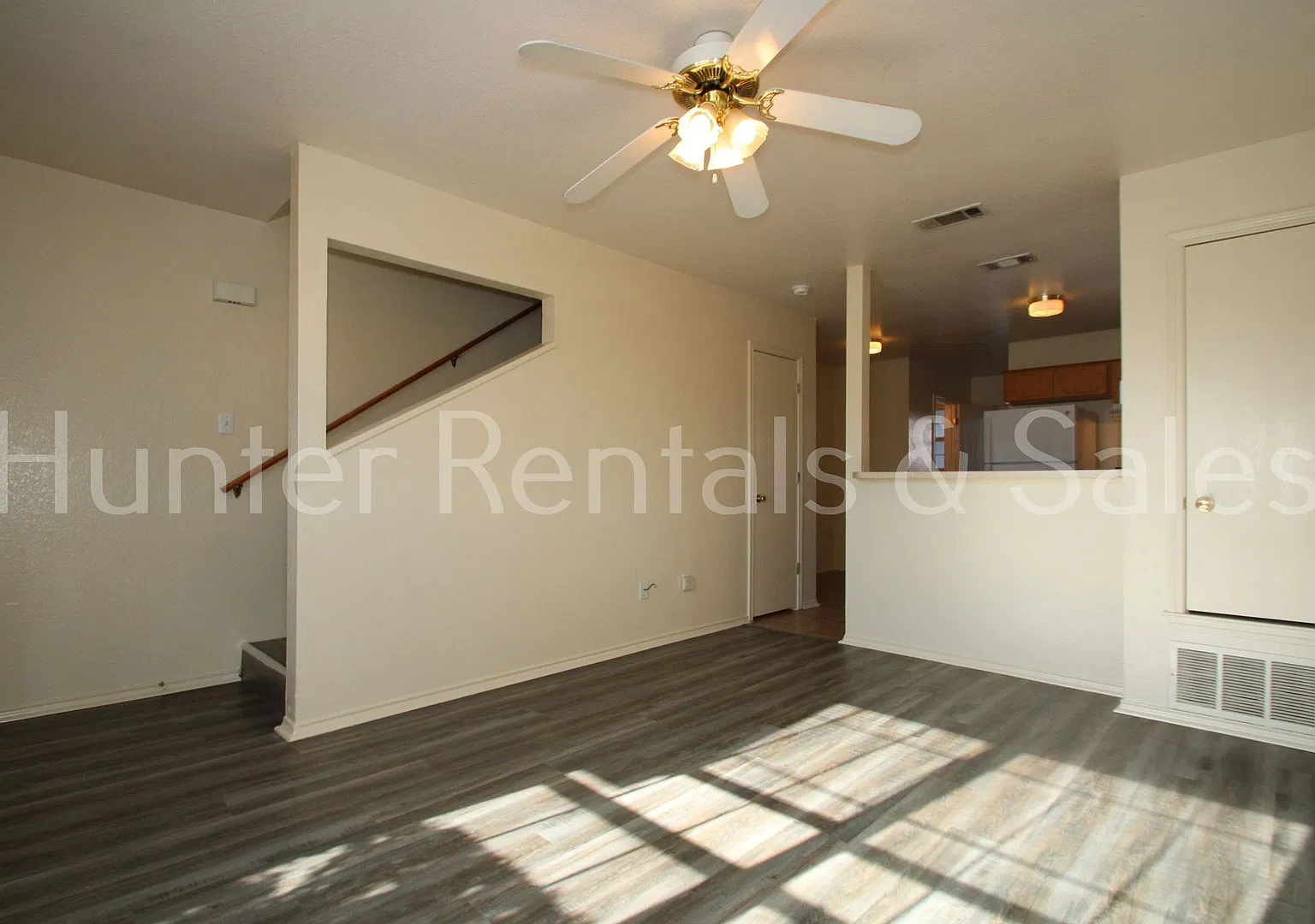 Charming 2-Bedroom Townhome! — Photo 3