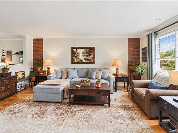 3rd image of 2653 Harding Avenue