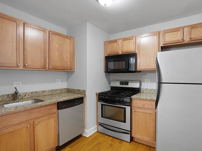 7616 N Marshfield Ave — Photo 54