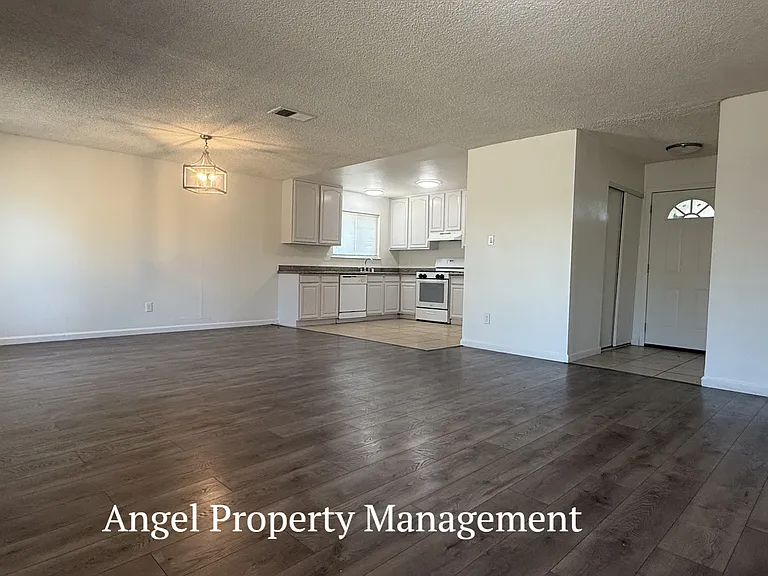 7927 Albion Way — Photo 6