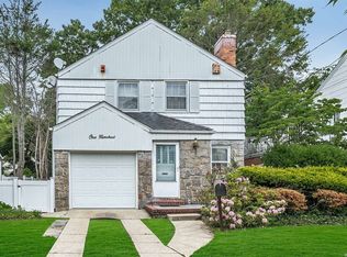 100 Norwood Ave, Malverne, NY 11565