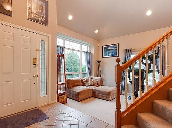 5th image of 229 W Saint James Pl