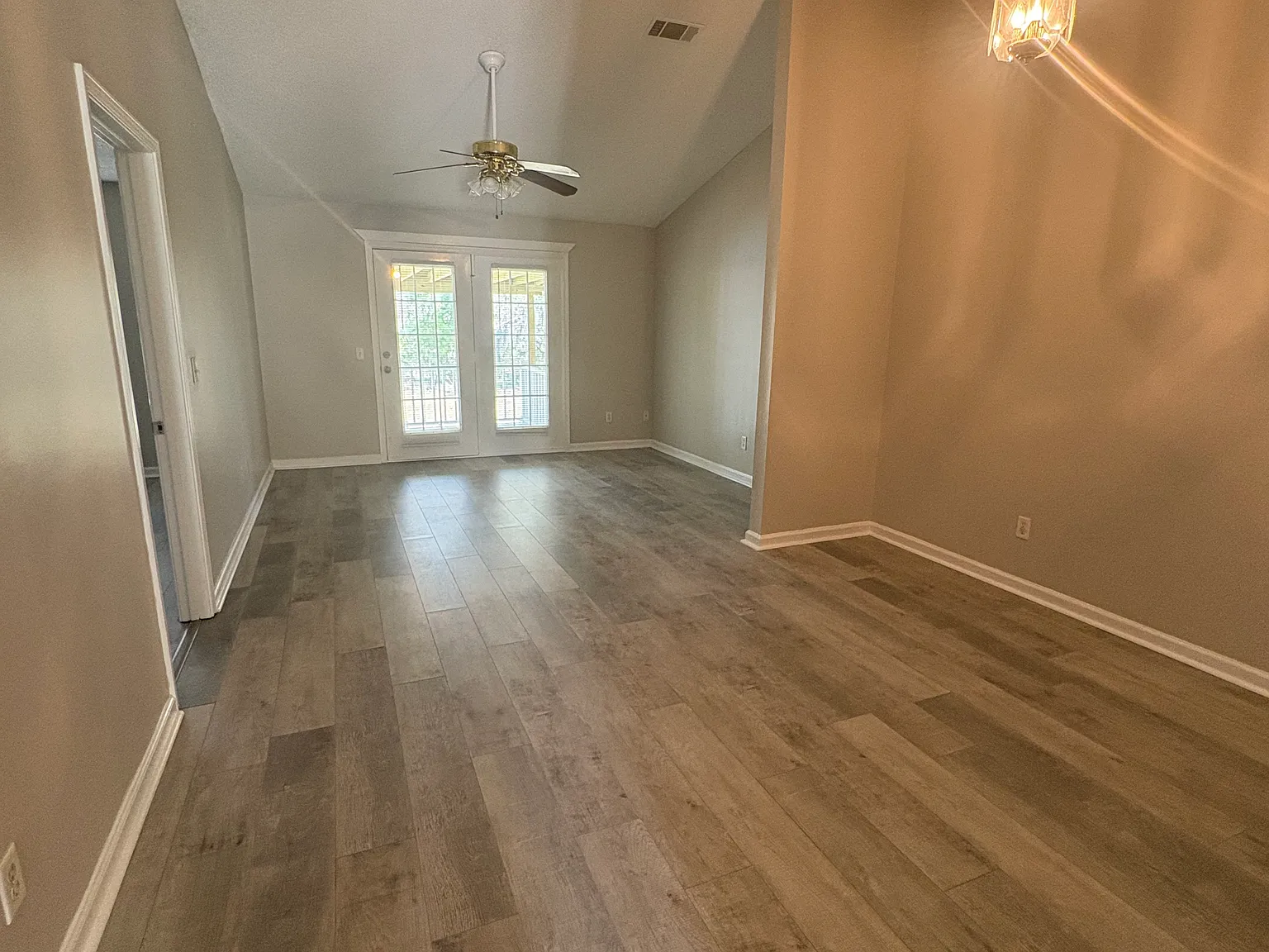 Available Now! 3 Bedroom / 2 Bathroom Duplex in Creekside Oaks — Photo 4