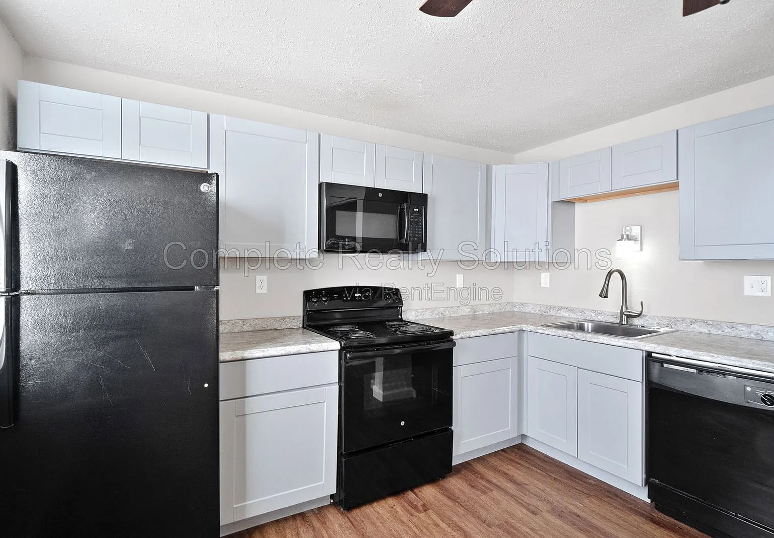 2 bed, 1.0 bath, 850 sqft, $900 — Photo 2