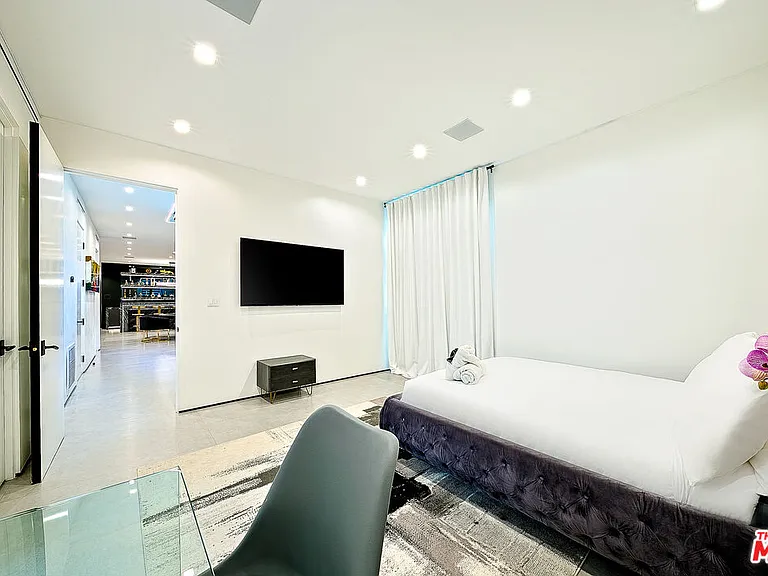 128 N Laurel Ave — Photo 55