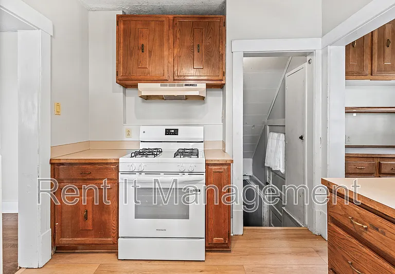 2315 N 61st St — Photo 15