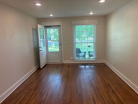 3rd image of 51 Brookwood Ter